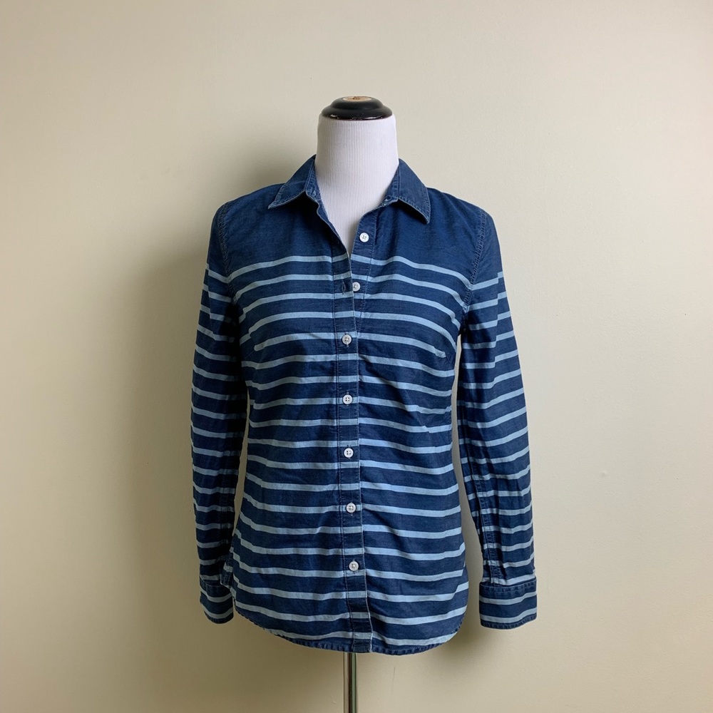 Crown & Ivy denim Shirt. Size S